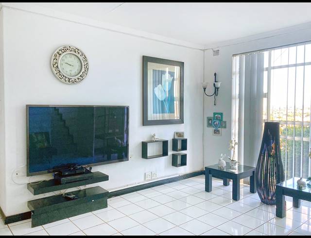 5 BEDROOM HOUSE FOR SALE IN GLENVISTA